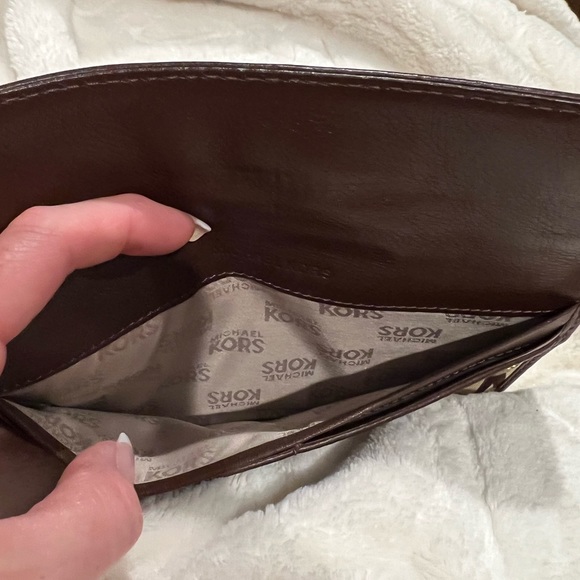 Micheal Kors Wallet - Picture 7 of 7